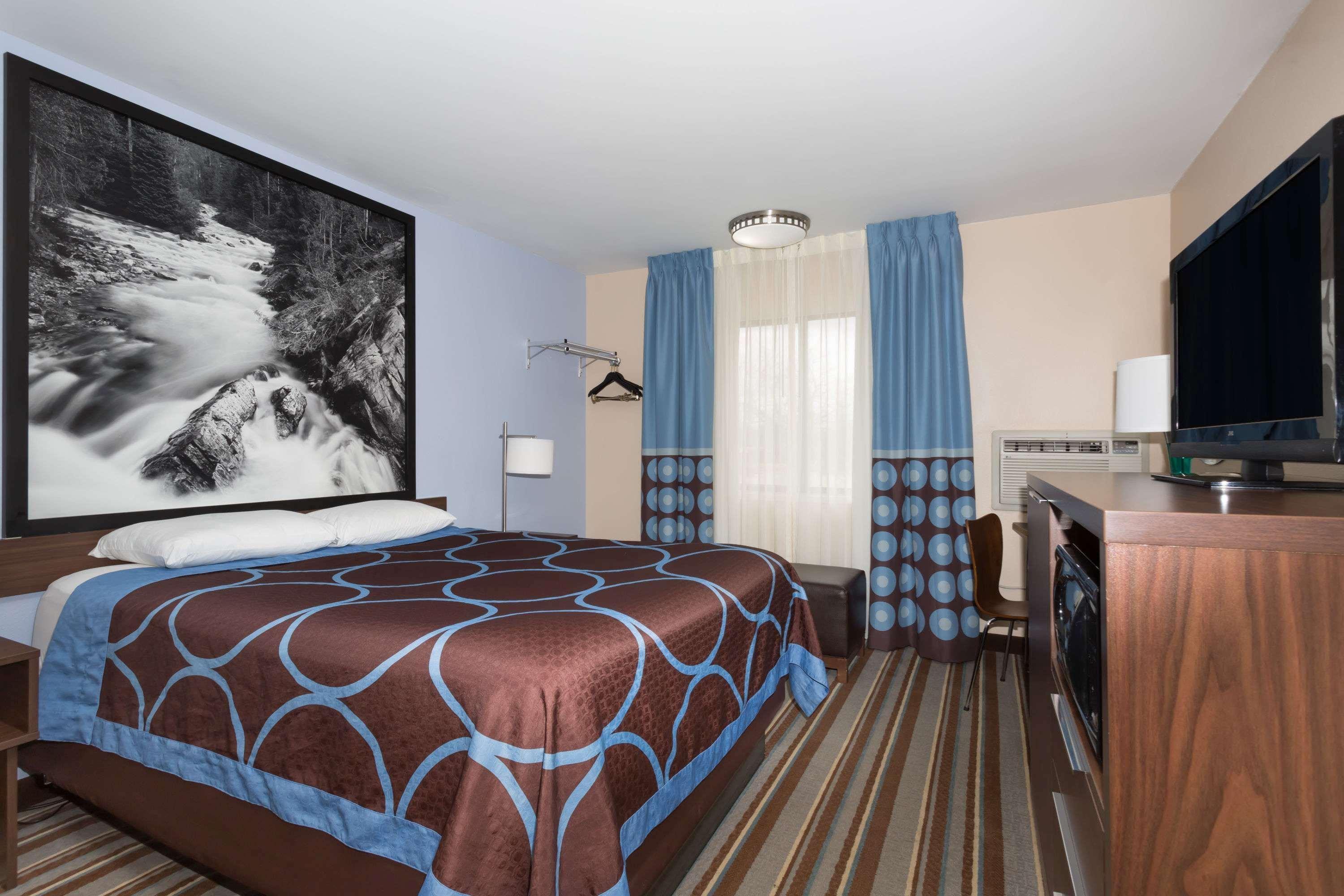 Super 8 By Wyndham Longmont/Twin Peaks Hotel Екстериор снимка