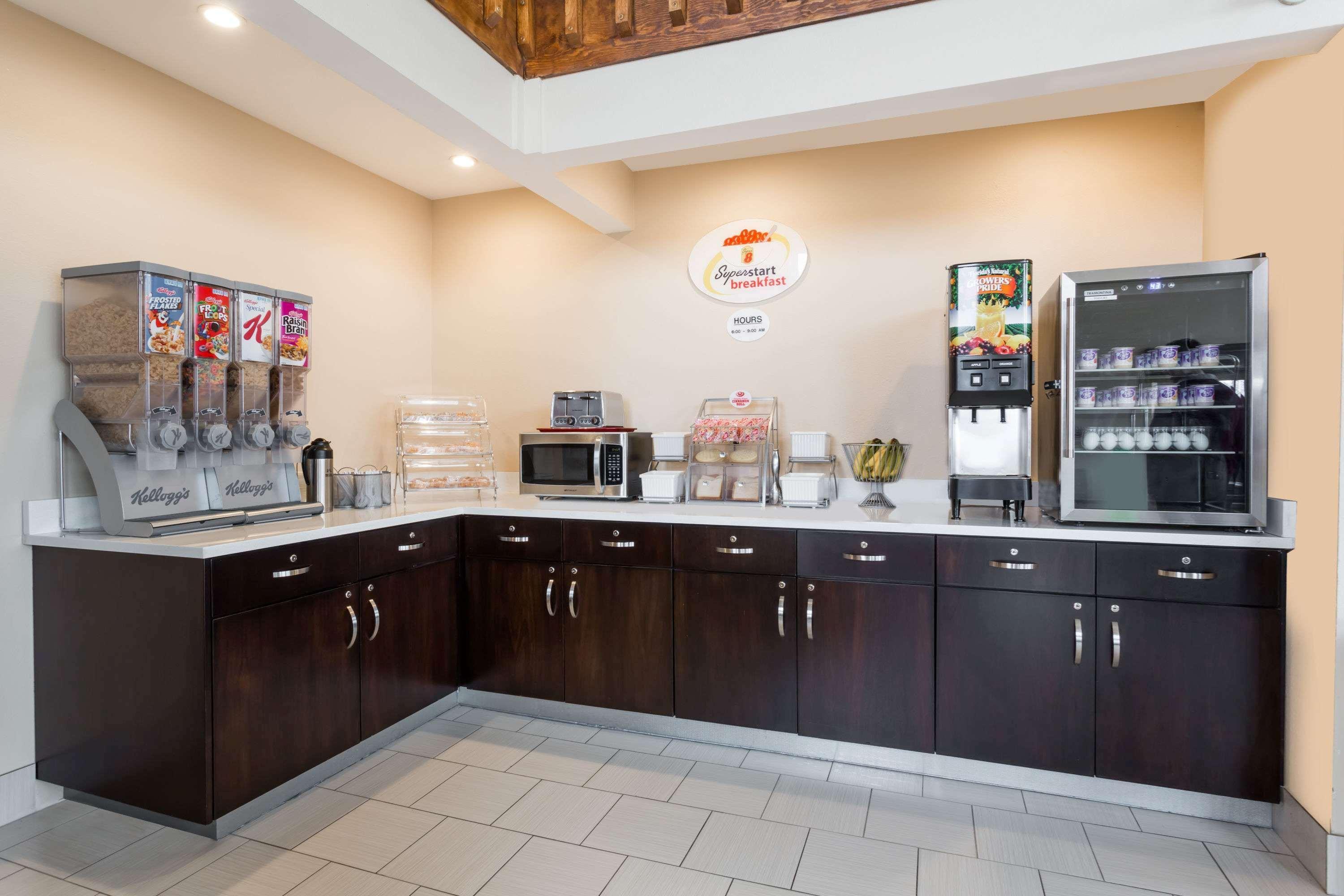 Super 8 By Wyndham Longmont/Twin Peaks Hotel Екстериор снимка